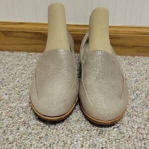 Alex Marie Textured Cream Gold Loafers. Women's 8. Leather NWOT